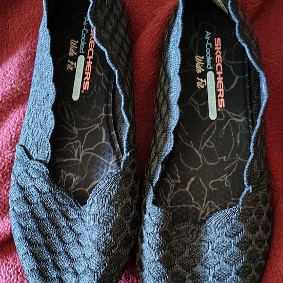 Skechers Women's Wide Fit Black Air Cooled Textured Flats. With Memory Foam - Picture 1 of 13